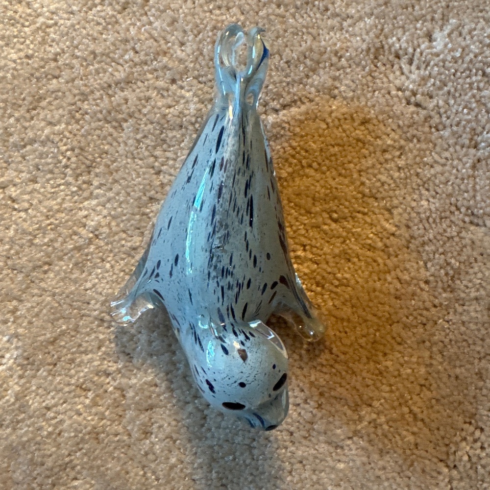 Vinci by Dynasty Gallery Gray Spotted Seal Pup Figurine Paperweight - Picture 2 of 6
